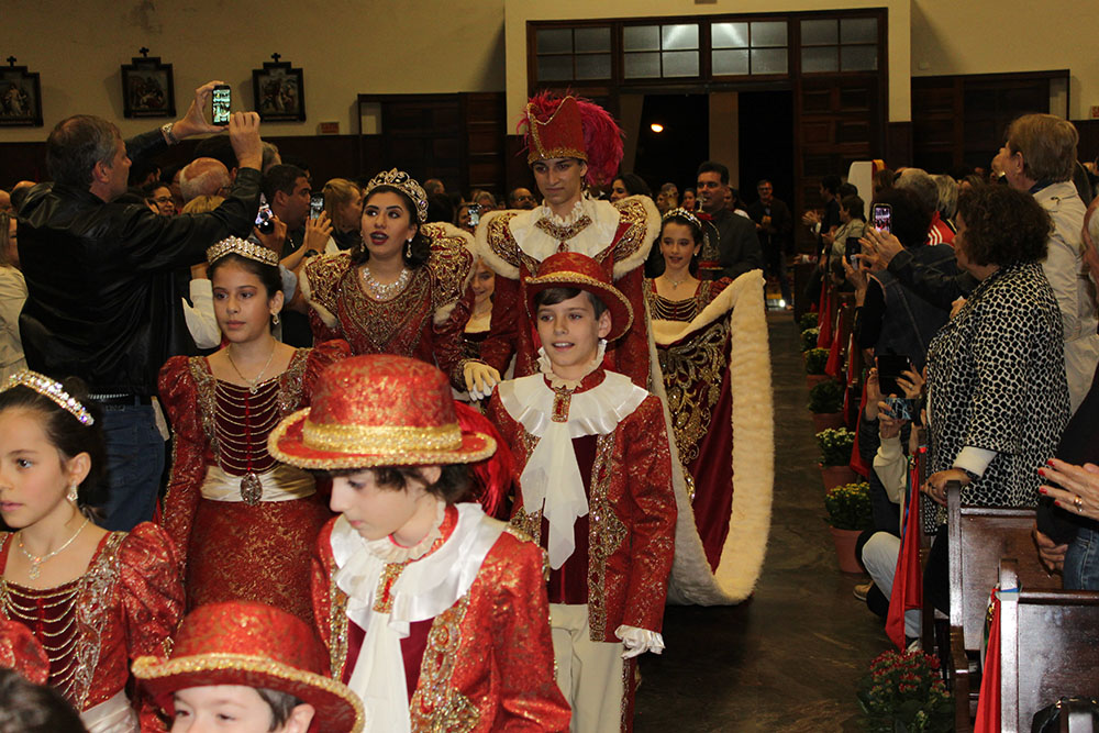 A origem do Cortejo Imperial nas festas do Divino