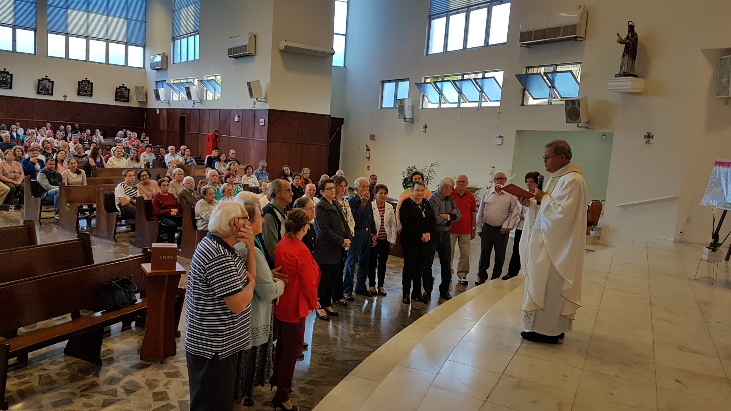 Missa de bodas de ouro reúne casais que se uniram em matrimônio em 1967