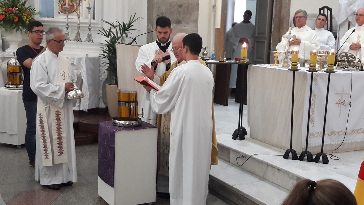 Missa do Crisma é realizada nesta Quinta-Feira Santa, pela manhã