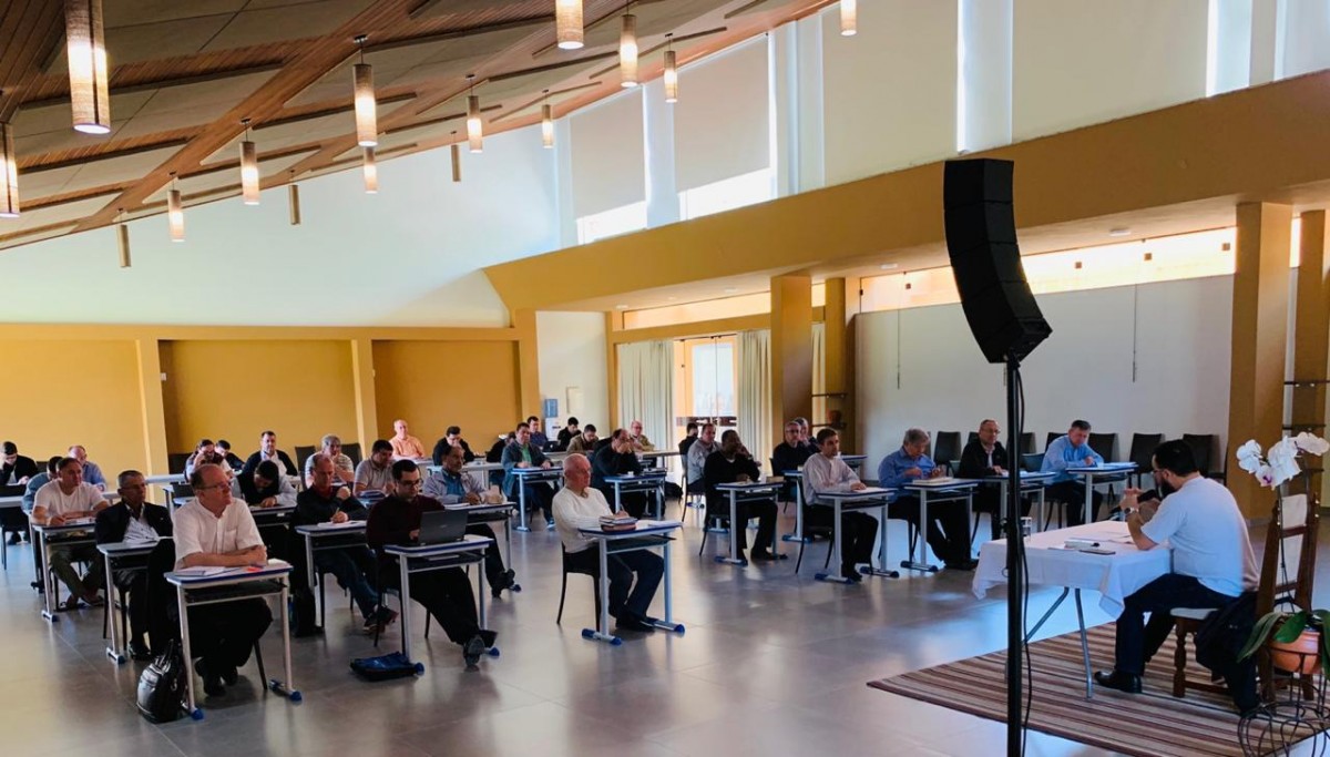Padres da Arquidiocese participam de curso de formação permanente
