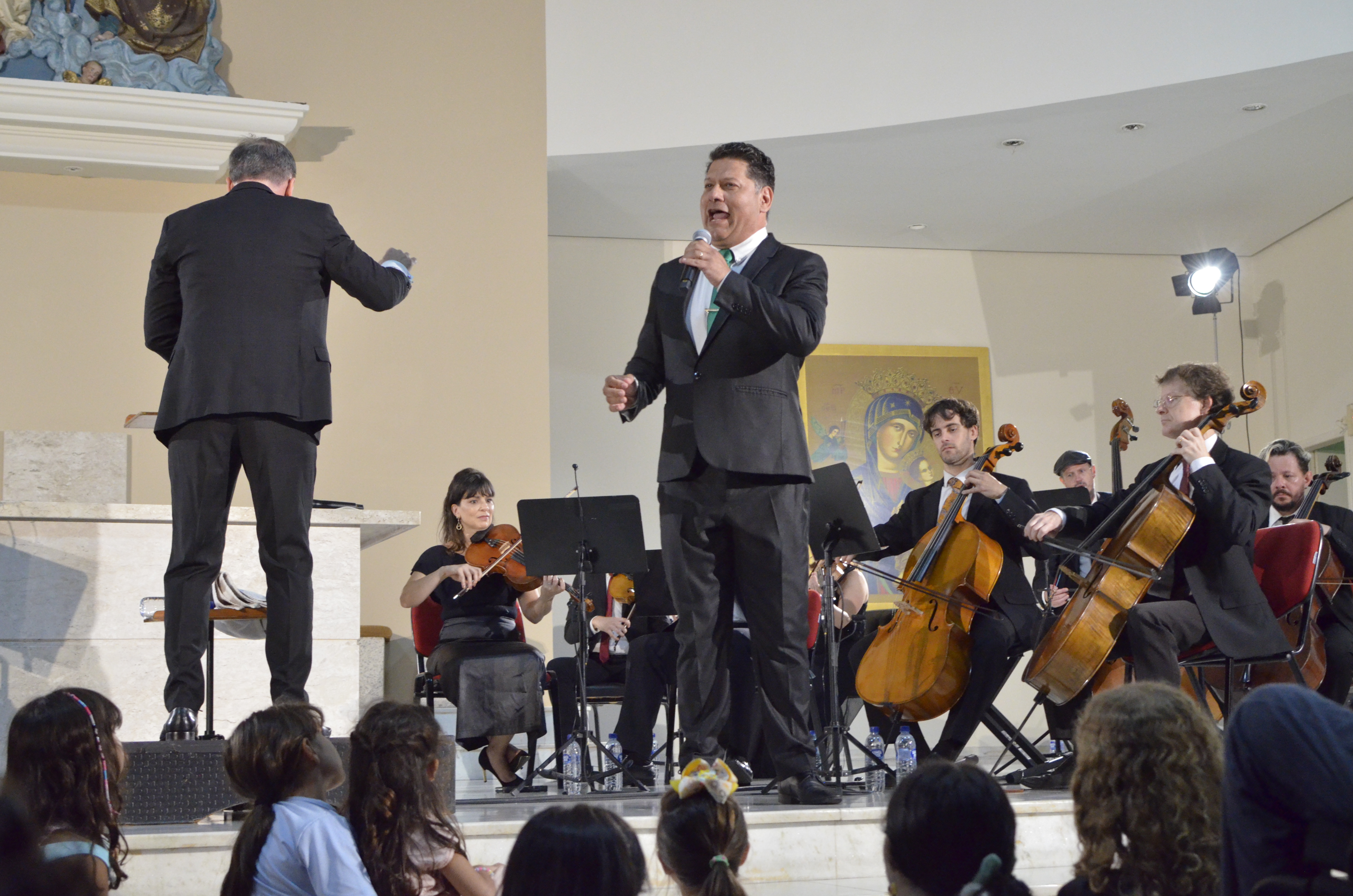 Camerata Florianópolis apresenta Concerto de Natal e encanta público na Paróquia da Trindade